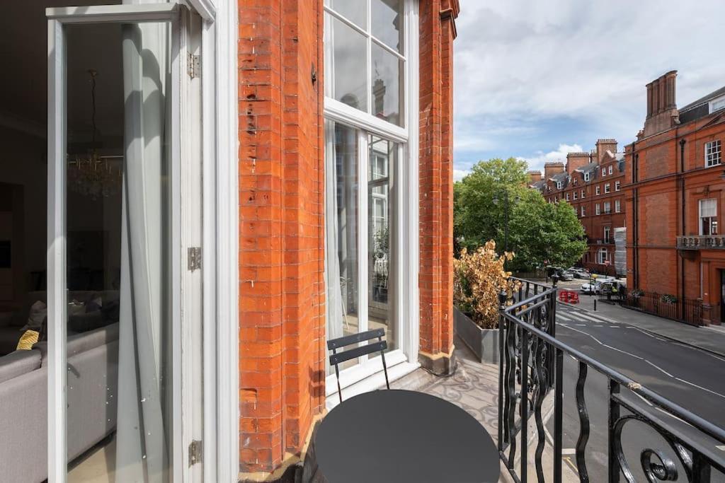 Appartamento Presidential With 14ft High Ceilings & Private Elevator Londra