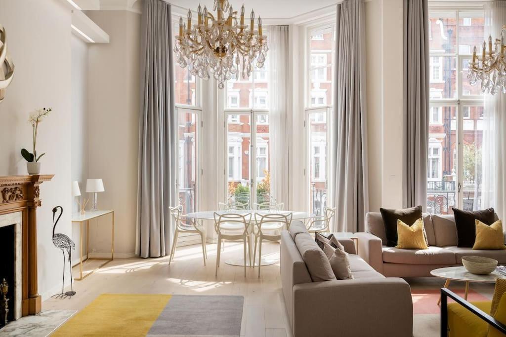 Presidential With 14ft High Ceilings & Private Elevator Londra