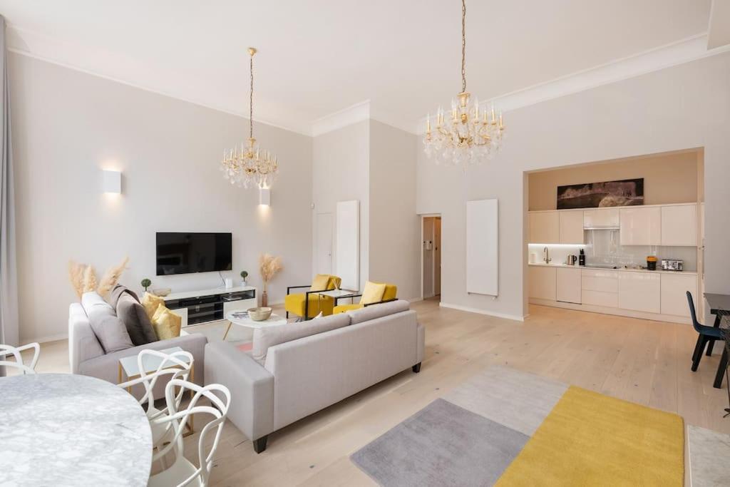 Presidential With 14ft High Ceilings & Private Elevator Appartamento *