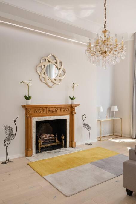 Presidential With 14ft High Ceilings & Private Elevator Appartamento Londra