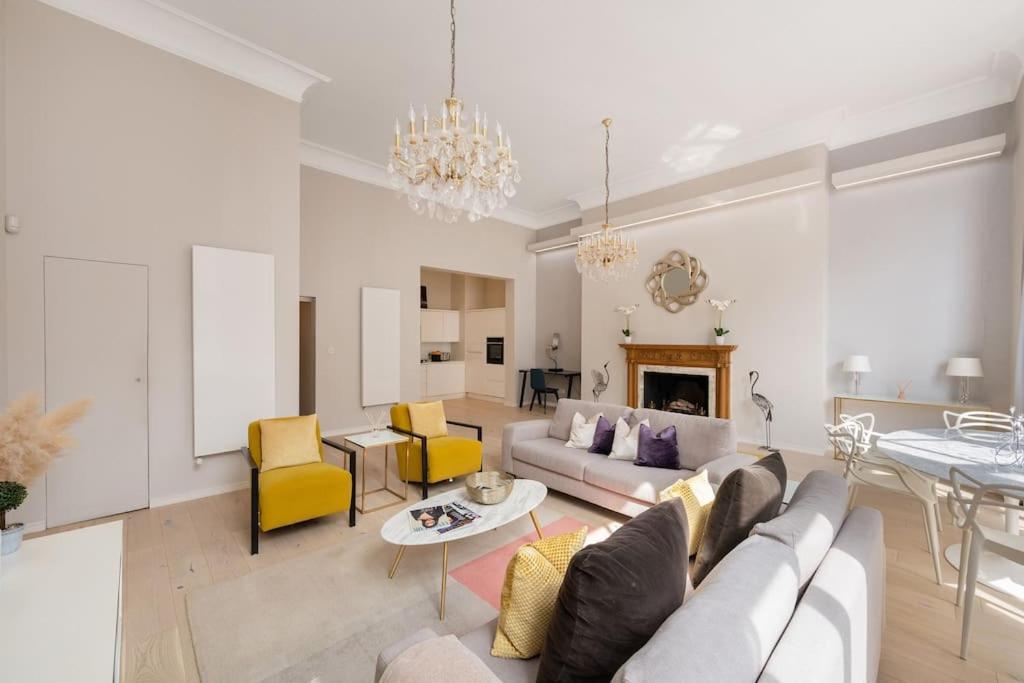 Presidential With 14ft High Ceilings & Private Elevator Appartamento *