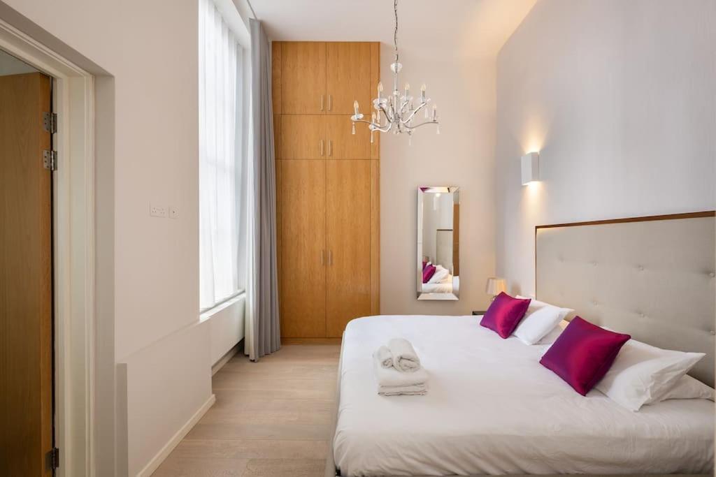 Apartment Presidential With 14ft High Ceilings & Private Elevator London