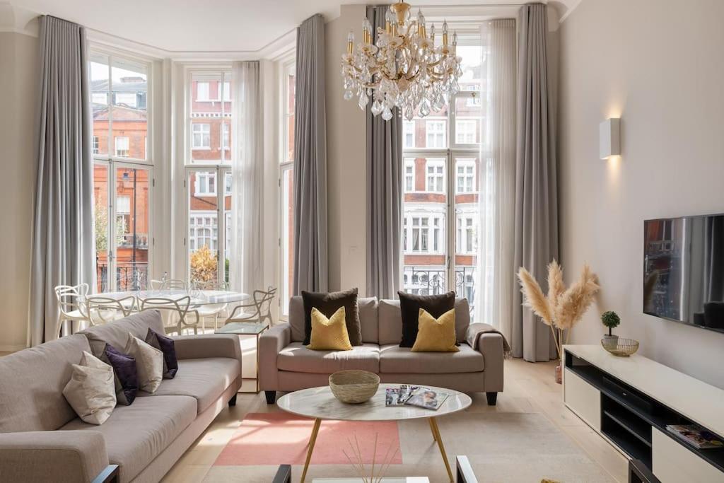 Presidential With 14ft High Ceilings & Private Elevator Appartamento *