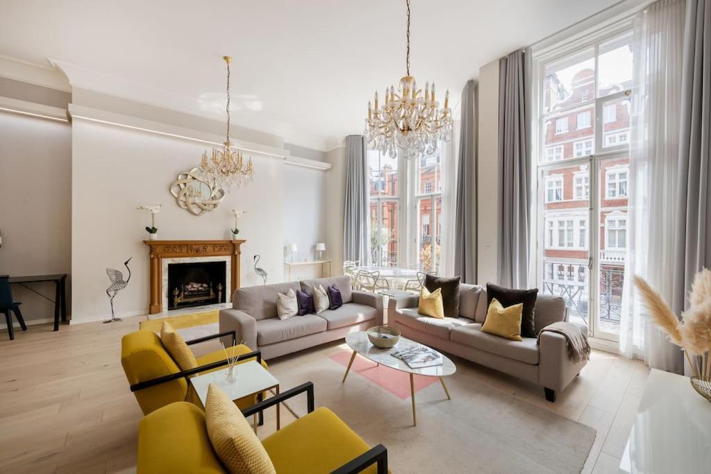 Presidential With 14ft High Ceilings & Private Elevator Londra